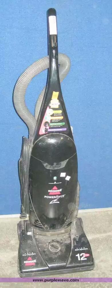 Bissell Powerforce 12 amp vacuum cleaner Model 3522-1 for Sale in Dania ...