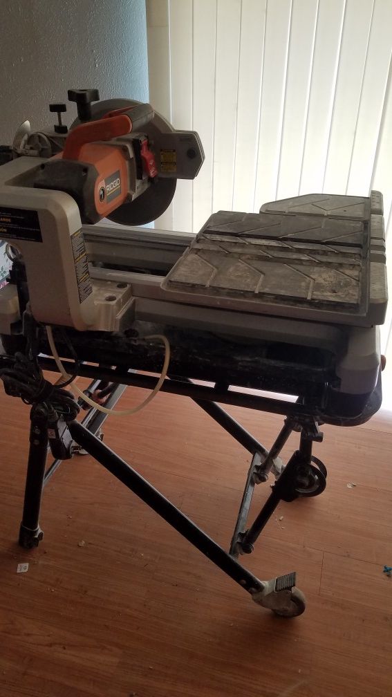 RIDGID 10 inch tile saw for Sale in Arlington, TX - OfferUp