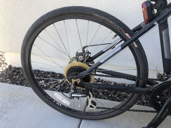 GT OUTPOST Hybrid disc mountain bike READ AD FIRST for Sale in Phoenix