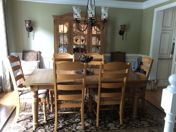 Broyhill Fontana Dining Room Set For Sale
