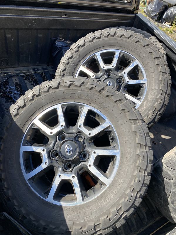 2014 Toyota Tundra Factory Wheels with 33 inch tires! 25% life left