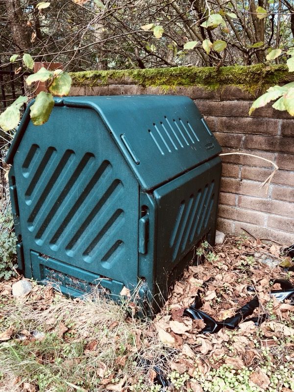 Heavy Duty Large Capacity Rubbermaid Composter 18cu feet for Sale in ...