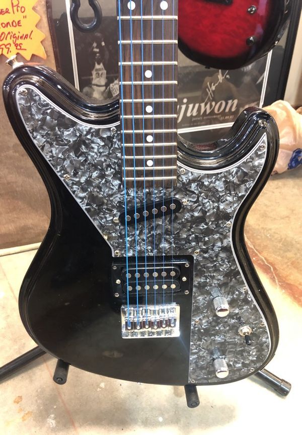 Peavey Retro Fire Electric Guitar for Sale in Sugar Land, TX OfferUp