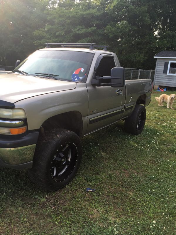 1999 Chevy Silverado 1500 on some 33s with a 12.50 •20 rim for Sale in ...