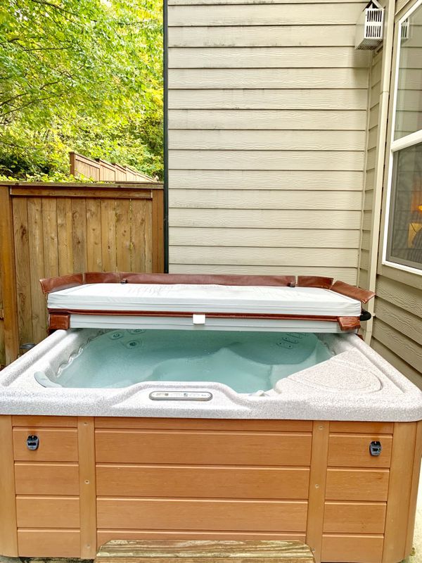 Tiger River Spas Jacuzzi Hot Tub for Sale in Tigard, OR - OfferUp