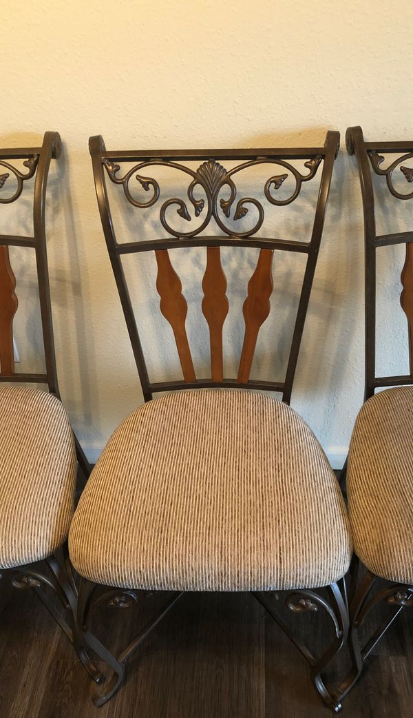 4 DINING ROOM TABLE CHAIRS for Sale in Clovis, CA - OfferUp