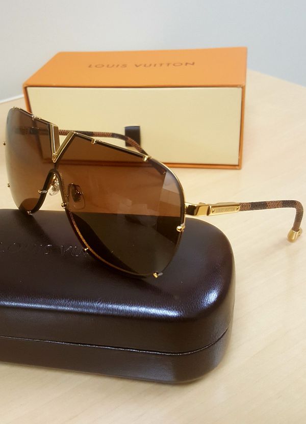 Nice Authentic Louis Vuitton LV Drive Z0926E Damier/Gold Framed Sunglasses for Sale in Aurora ...