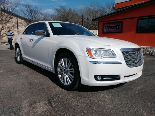 2015 Chrysler 300 300C for Sale in San Antonio, TX - OfferUp