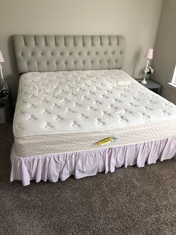 King size pillow top mattress and box spring set for Sale in Greer, SC