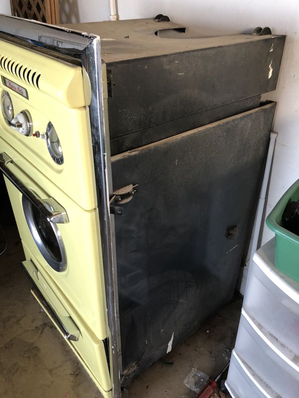 1950’s Western Holly wall oven stove. for Sale in Palm Springs, CA