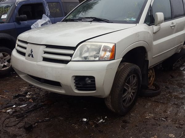 07 00 MITSUBISHI ENDEAVOR FRONT BUMPER COVER for Sale in Quakertown, PA