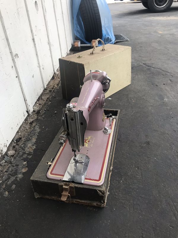 Remington sewing machine Classic Deluxe for Sale in San Diego, CA OfferUp