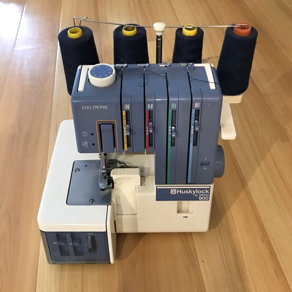 HUSKYLOCK 900 VIKING SERGER SEWING MACHINE for Sale in Los Angeles, CA