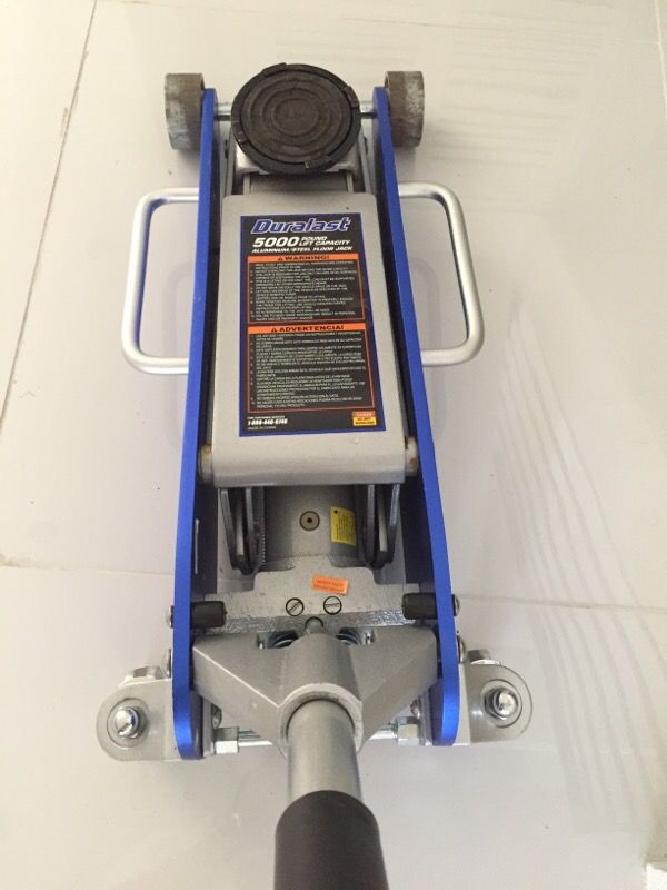 Duralast 5000 pound steel floor jack for Sale in Aventura, FL OfferUp
