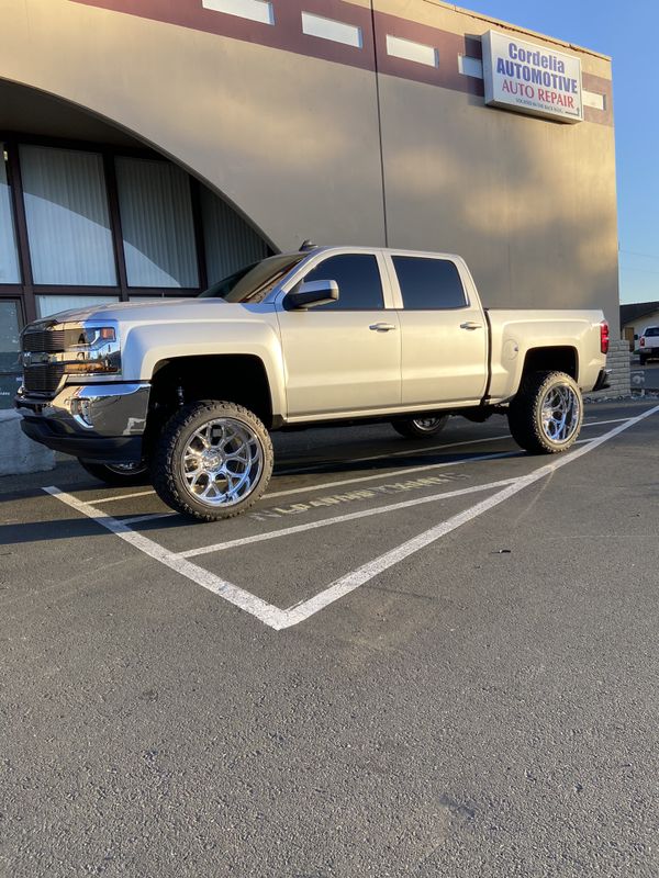 2018 Chevy silverado 1500 lifted with 6 inch fabtech lift kit dirtlogic