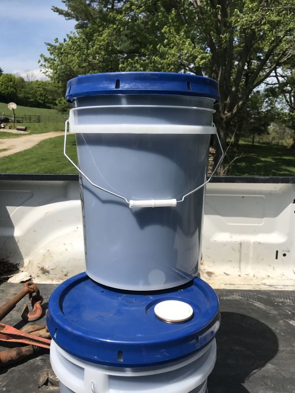 5 gallon buckets of laundry detergent for Sale in Muncie, IN OfferUp