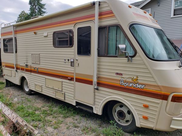 1988 Fleetwood Bounder $3200 in tires and brakes for Sale in Olympia