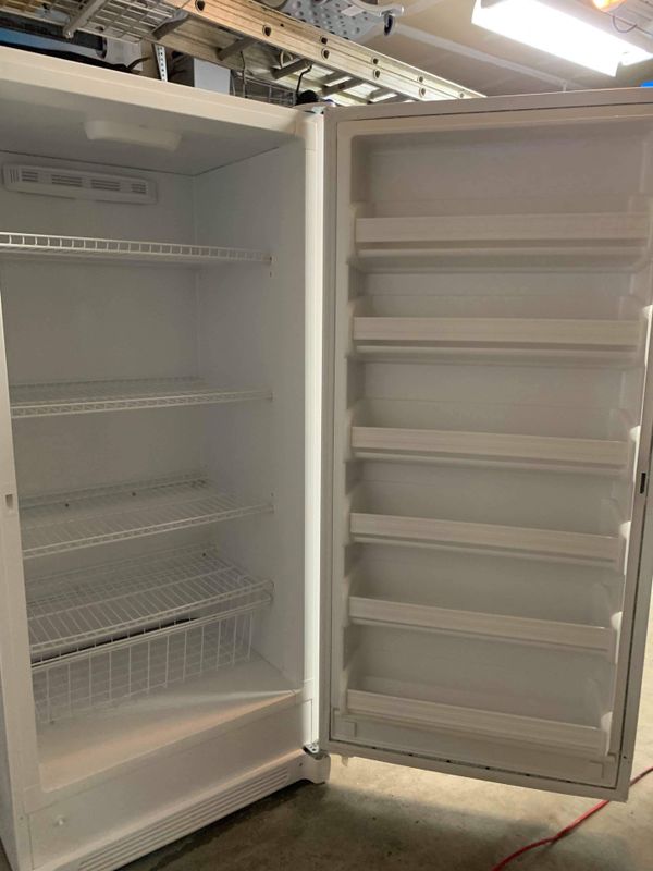 *FrostFree* Frigidaire 22 cu ft upright freezer for Sale in Everett