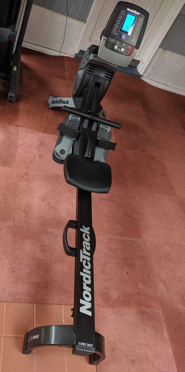 NordicTrack RW200 Rower Machine - Like New! for Sale in Tacoma, WA