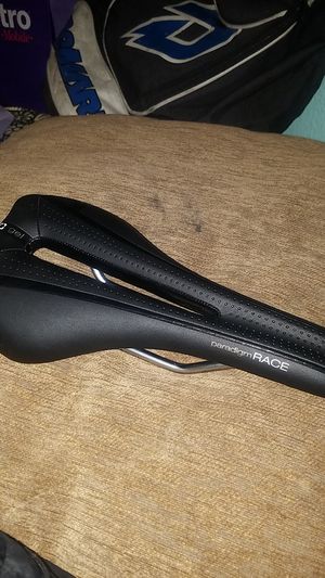 Bontrager paradigm race gel saddle for Sale in Hawaiian Gardens, CA
