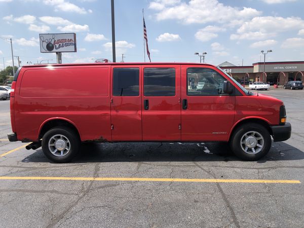 03’ Chevy Express 2500 Extended w/6.0 liter for Sale in Chicago, IL