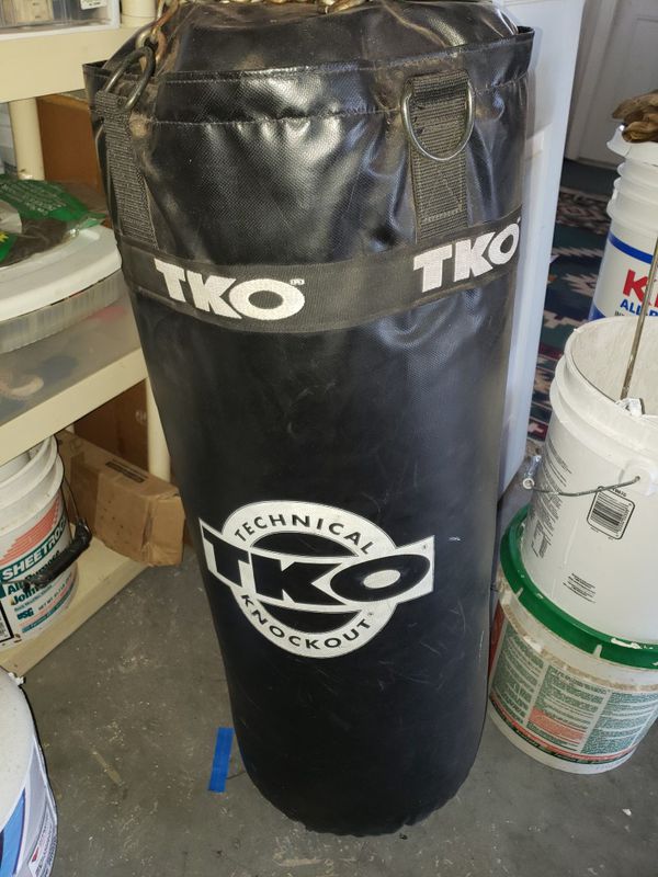 TKO Heavy Punching Bag w/ Chain for Sale in Clearwater, FL - OfferUp