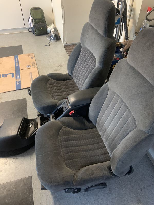 2002 Chevy s10 buckets seats with center console for Sale in Modesto
