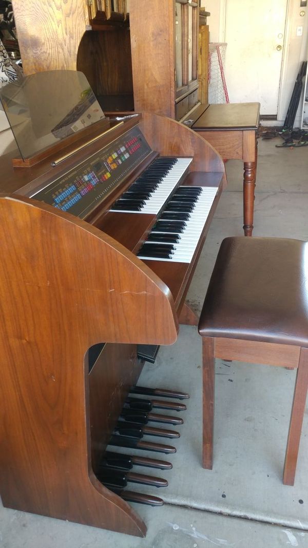 Lowrey Carnival keyboard organ model LC / 15 for Sale in Surprise, AZ