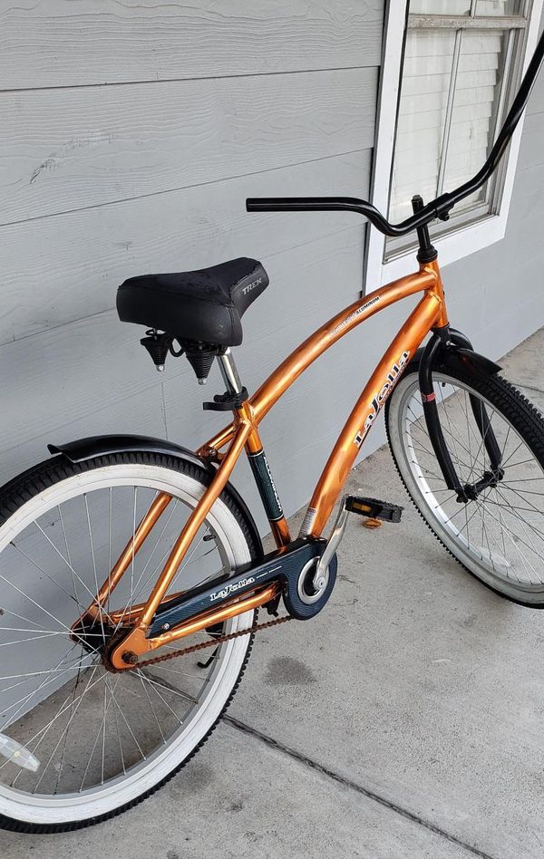 26" Men's Next La Jolla Cruiser Bike is styled with a