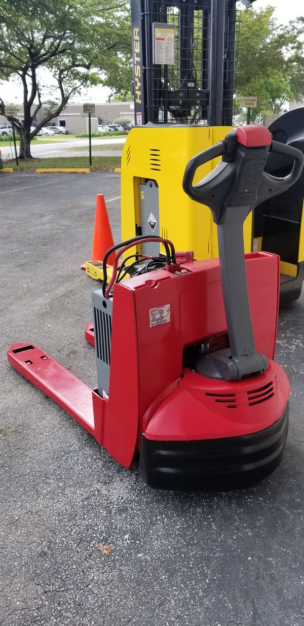 Toyota electric pallet Jack for Sale in Miami Gardens, FL - OfferUp