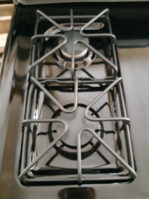 Gas GE range. Gas. Very clean. Bottom broiler. for Sale in Louisville, KY OfferUp
