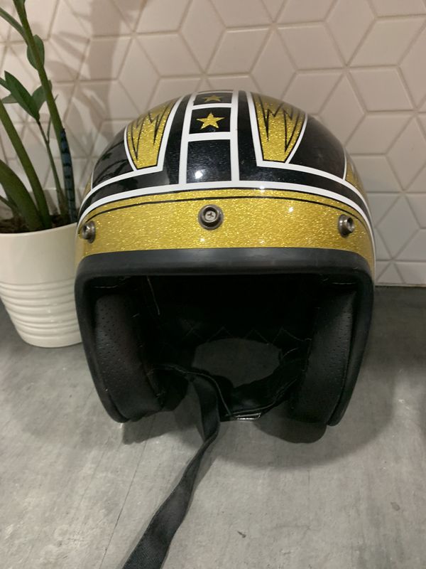 Bell Custom 500 3/4 Gold Sparkle Motorcycle Helmet for Sale in Portland, OR - OfferUp