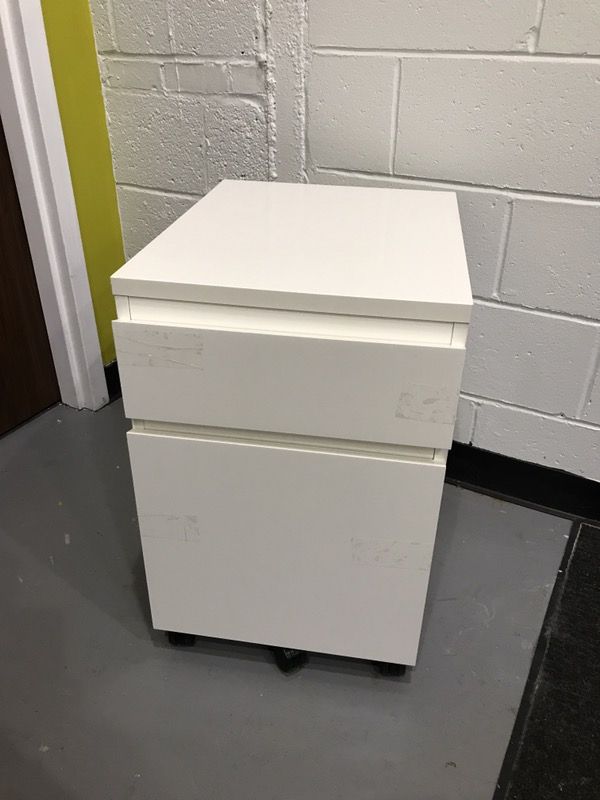 IKEA MALM Desk w/PullOut Panel in White color + DRAWER Unit On Caster