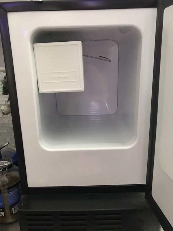 EdgeStar IB120SS Built in Ice Maker, 12 lbs, Stainless Steel and Black