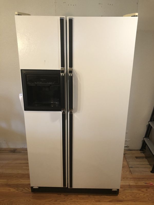 Kenmore side by side refrigerator fridge *pending pickup* for Sale in
