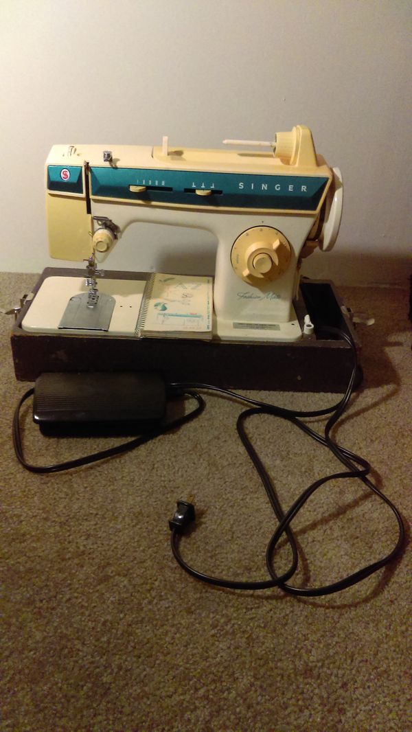 Sewing machine singer 288 for Sale in Bakersfield, CA OfferUp