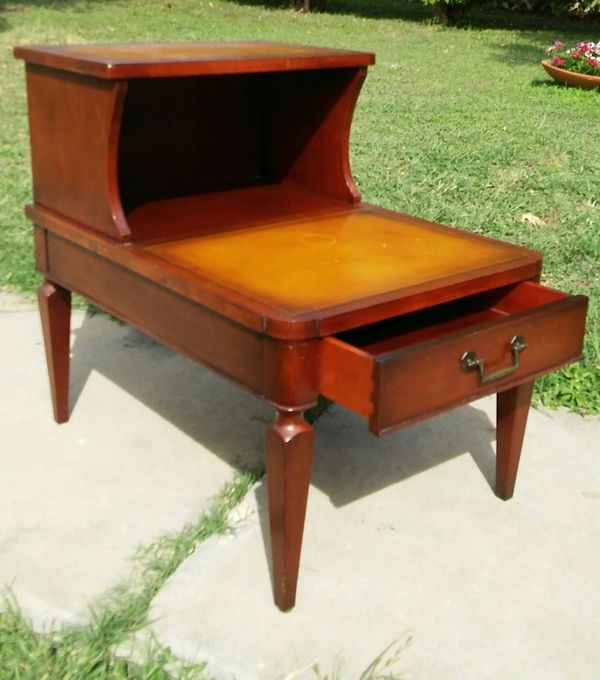 Antique Mid Century HERITAGE HENREDON circa 1960 Mahogany Two Tier End