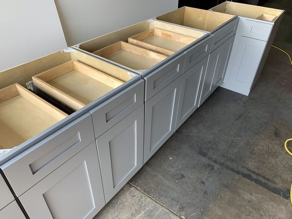 ALL SIZES SHAKER GREY/WHITE KITCHEN CABINETS for Sale in ...