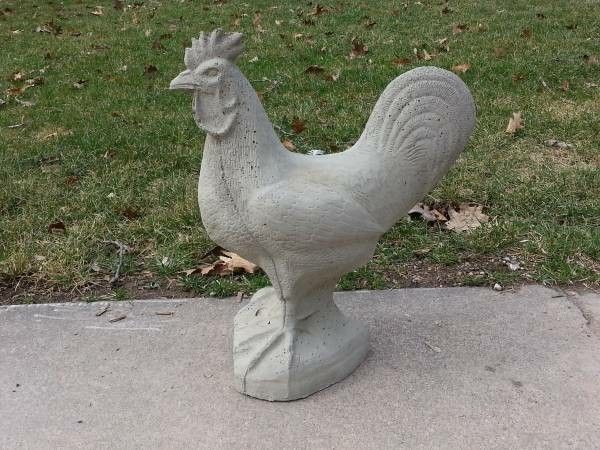 yard rooster statue