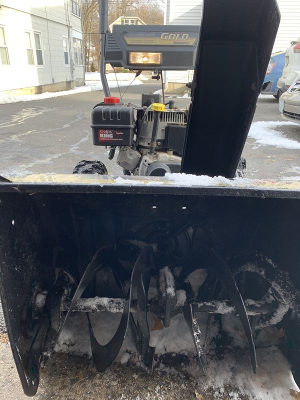 yard machine gold series 8.5 hp snowblower for Sale in Newington, CT