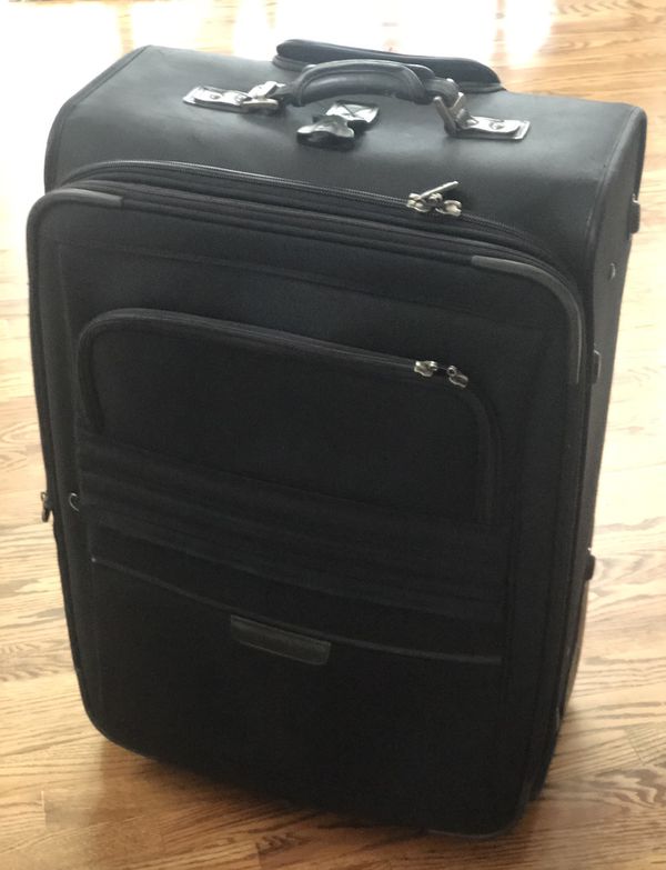 Atlantic wheeled 26” luggage w/accessories for Sale in Lakewood, CO ...