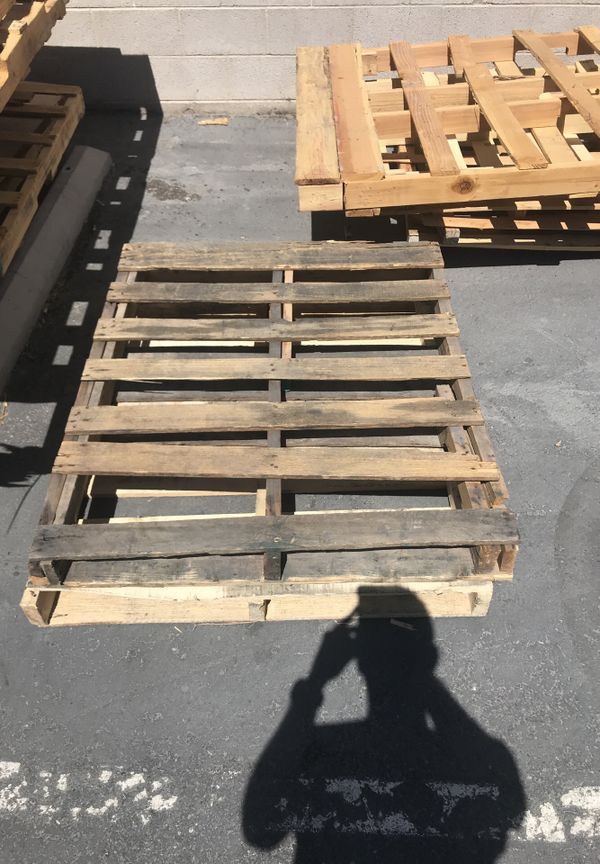 Wood Pallets for SALE! Large and small! Must pick up! for ...