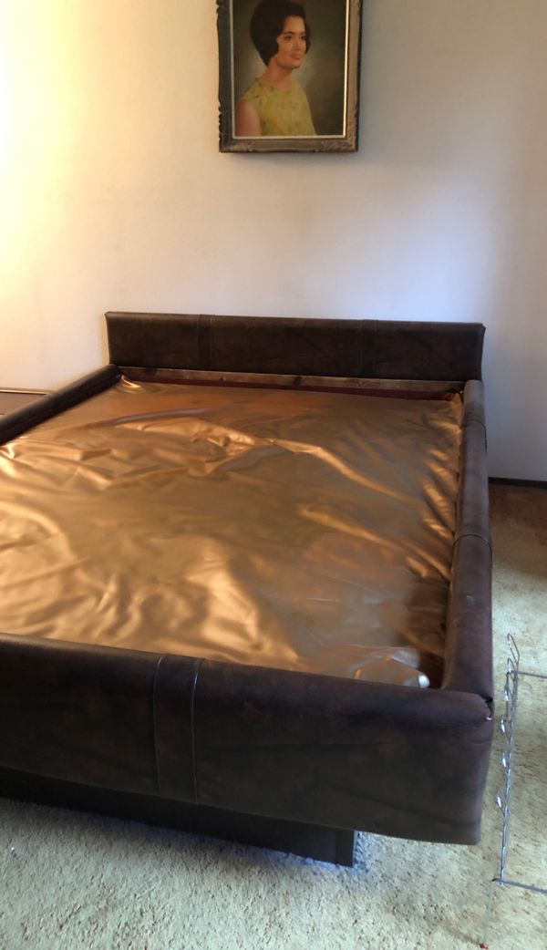Queen sized waterbed for sale! for Sale in Gig Harbor, WA OfferUp