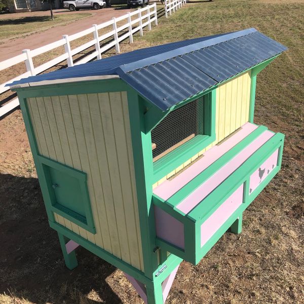 Chicken Coop!! Most adorable chicken mansion! for Sale in Mesa, AZ
