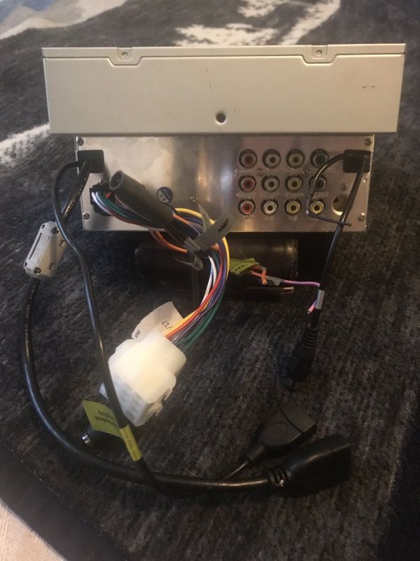 Axxera avm 70 6.2 mechless receiver with built Bluetooth and dual