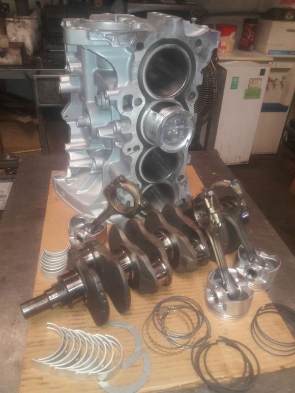 Honda 1.6L d16y7 and d16y8 short block with brand new pistons and
