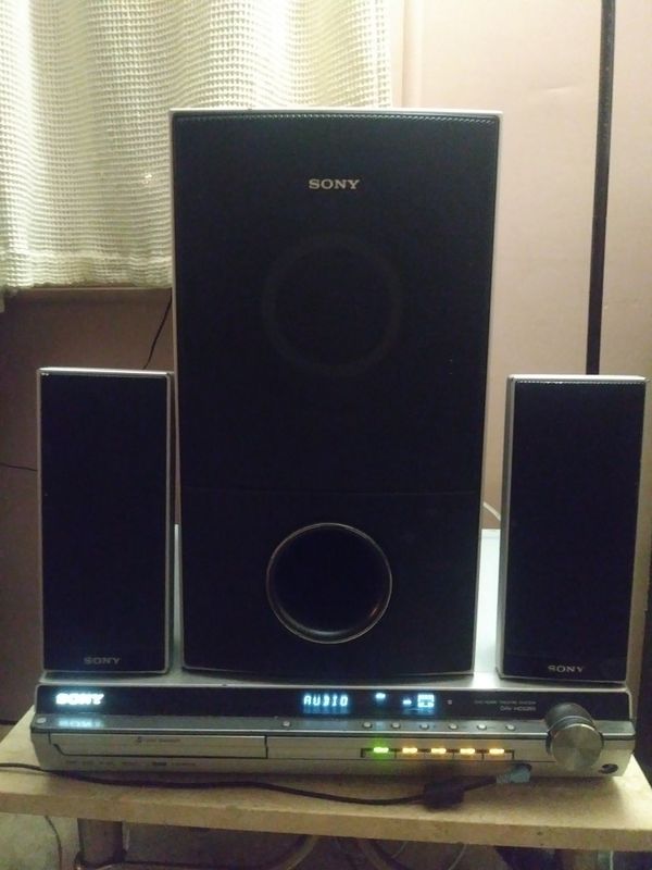 Sony Home Theater Surround Sound System & DVD Player 1000 watts for Sale in Laveen Village, AZ