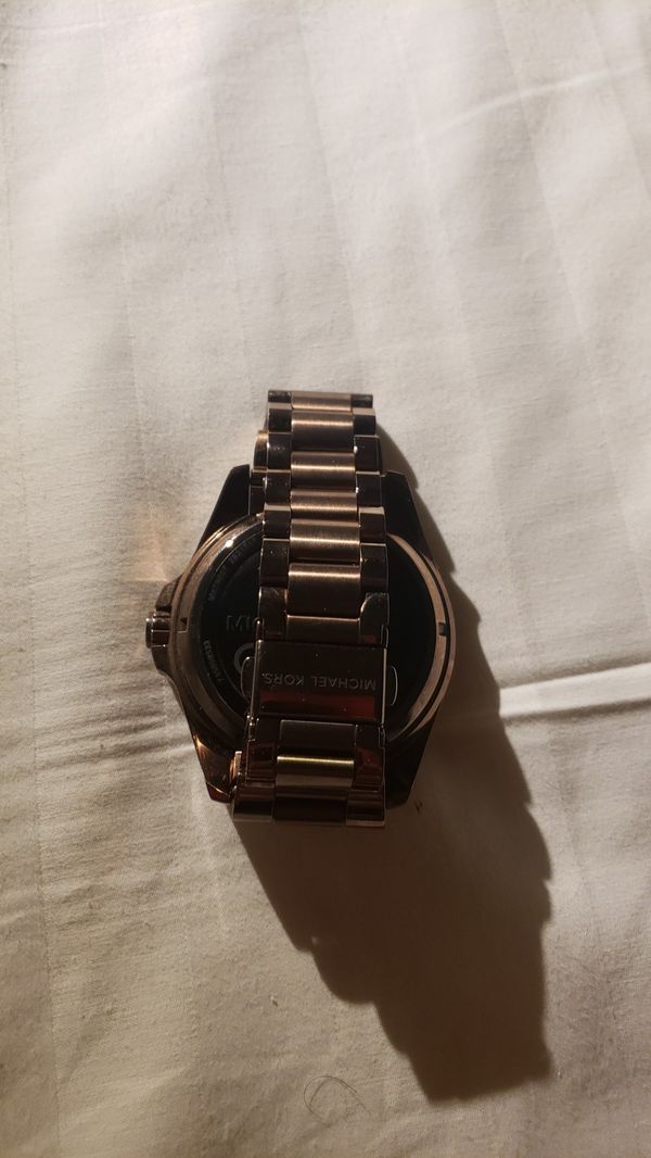 michael kors smartwatch charging