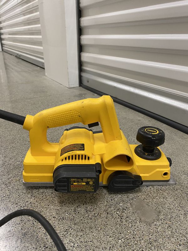Dewalt D26676 5.5 Amp Corded 31/4 in. Portable Hand Planer for Sale in