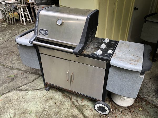 Weber Genesis Gold 3-burner stainless gas grill for Sale in Montesano, WA - OfferUp
